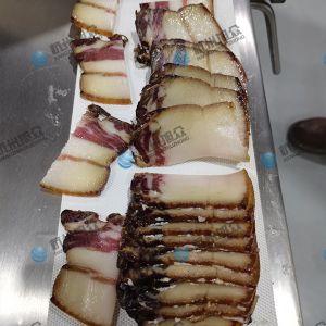 多功能切片機(jī)，現(xiàn)場試機(jī)切4mm熏肉，效果滿意！